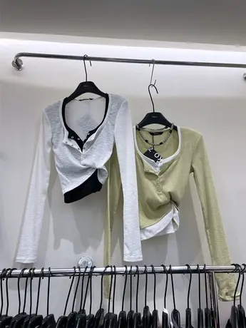 韩版2024春季气质修身显瘦设计感纽扣背心假两件长袖T恤上衣女潮商品大图