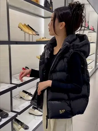 黑金羽绒马甲女2023秋冬新款白鸭绒背心小个子连帽坎肩马夹外套潮图片