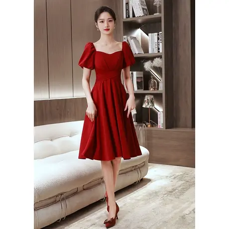 缎面敬酒服新娘夏季小个子法式方领红色订婚礼服女回门便装连衣裙图片