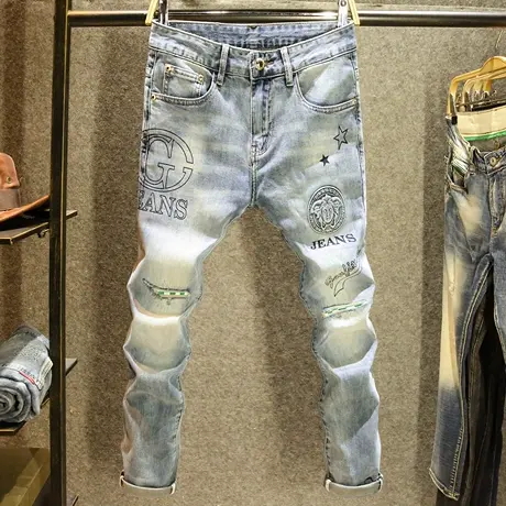 立体大牌烫印潮牌牛仔裤男款修身小脚裤破洞补丁潮流百搭浅色长裤商品大图