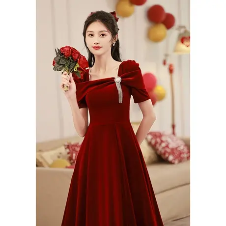 敬酒服新娘女夏季酒红色高级感小个子订婚礼服连衣裙回门法式方领图片