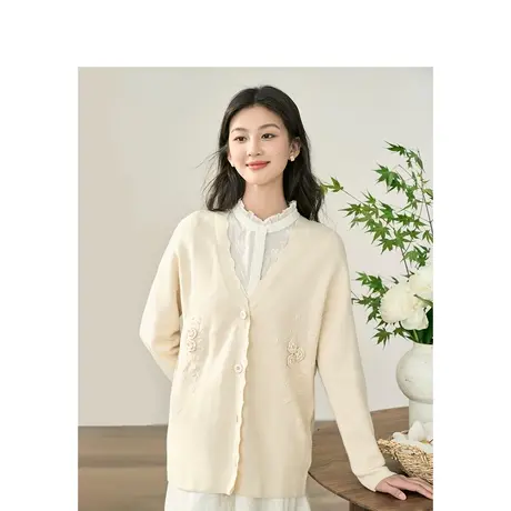 【商场同款】茵曼钩花花朵毛衣2023秋季女装新款V领宽松针织开衫图片
