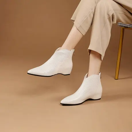 真皮小短靴2023秋冬季新款靴子米白色软皮靴平底内增高尖头女式靴商品大图