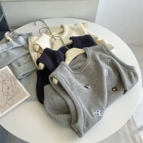 小猫刺绣学院风针织马甲女灰色气质秋季宽松百搭坎肩上衣背心女图片