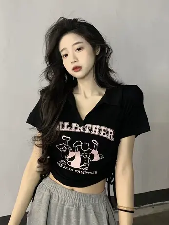 大码短袖t恤女夏季2023新款胖MM纯欲风翻领印花显瘦修身抽绳上衣图片