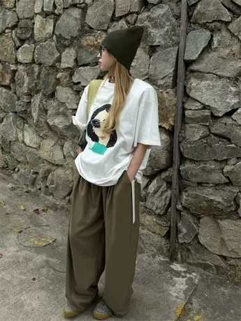 2024年春季新款宽松百搭显瘦时髦简约人物涂鸦圆领气质短袖T恤女商品大图