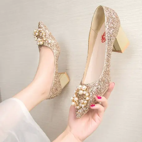 仙女风亮片新娘鞋女2023新款珍珠扣浅口尖头粗跟高跟鞋气质单鞋女商品大图