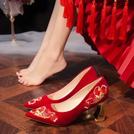 小众婚鞋秀禾婚纱两穿新娘鞋不累脚中式红色缎面刺绣高跟鞋复古商品大图