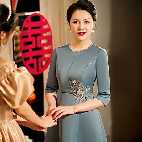 年轻洋气中年喜婆婆装婚宴平时可穿妈妈婚礼服晚礼服裙女气质优雅图片
