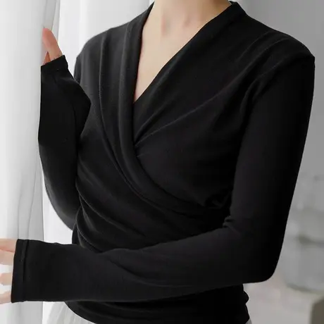 黑色V领t恤女装新款2023设计师款T恤纯棉针织打底衫长袖紧身上衣图片