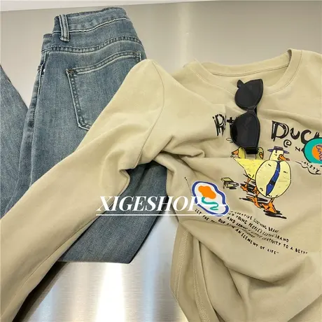 奶茶色长袖T恤打底衫女春百搭宽松卡通印花休闲减龄磨毛白色体恤图片