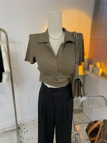 质感好绝！一排扣子翻领收腰短款短袖修身T恤女夏季新款绿色显白商品大图