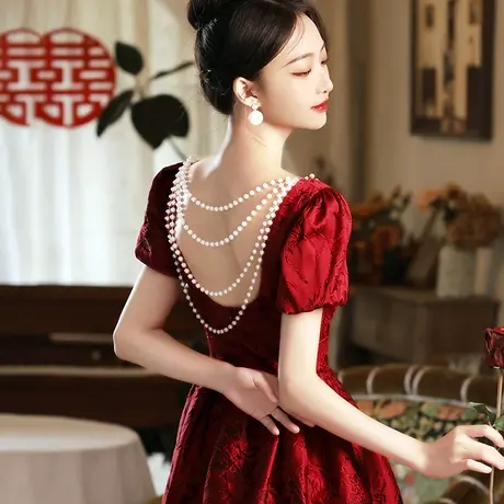在逃公主敬酒服女夏季新娘红色礼服露背钉珠高级感小个子法式高端图片