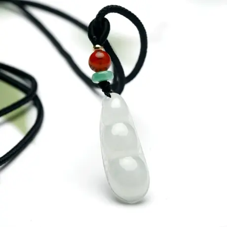 天然A货翡翠福豆挂件水润冰糯种豆子玉吊坠配项链绳附证书送妈妈图片