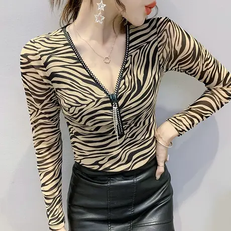2023春秋新款时尚拉链V领T恤女长袖性感豹纹复古上衣紧身打底衫潮商品大图