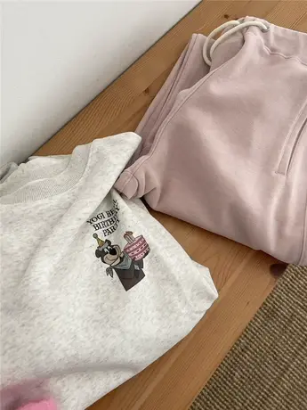 加厚婴儿绒 生日熊字母 软糯宽松慵懒卡通圆领套头卫衣女冬款上衣商品大图