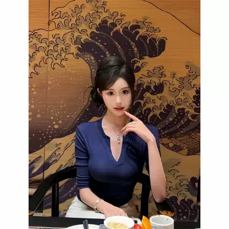 Onoev蓝色纯欲微透v领长袖正肩T恤女春百搭辣妹内搭上衣图片