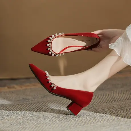 婚鞋女粗跟2024年春季新款新娘不累脚红色高跟鞋性感尖头浅口单鞋图片