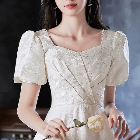 白色小礼服裙女轻奢小众高端气质名媛领证登记法式高级感方领毕业图片