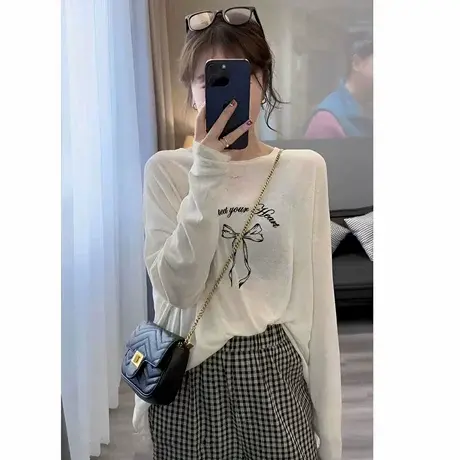夏季空调衫冰丝轻薄微透上衣圆领长袖t恤女防晒罩衫休闲百搭白色图片