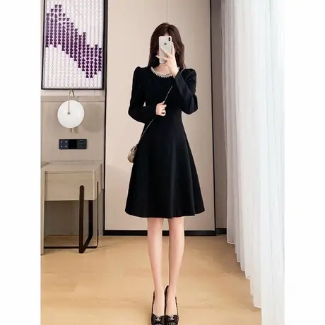 爵莱菲大码小黑裙女中长款2025春秋新品高端洋气收腰显瘦裙子商品大图