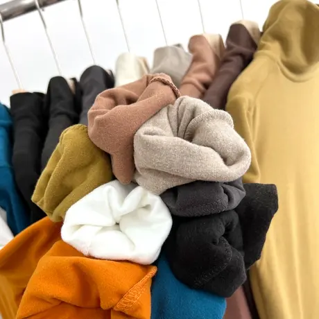 德绒长袖保暖打底衫女2023早春新款加绒加厚修身配大衣的内搭上衣图片