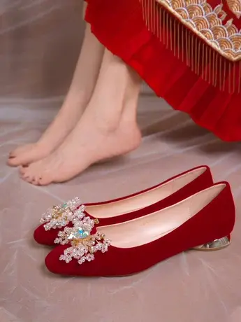 红色婚鞋女粗跟大码单鞋中式新娘鞋低跟舒适浅口鞋小众婚礼高跟鞋图片
