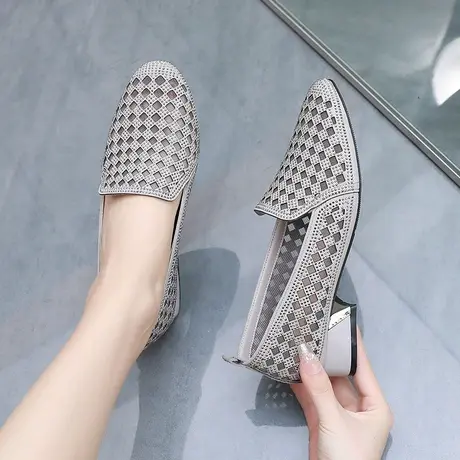 秋季胖mm鞋宽胖脚软底软面舒适凉鞋大码2023年新款女镂空网纱鞋图片