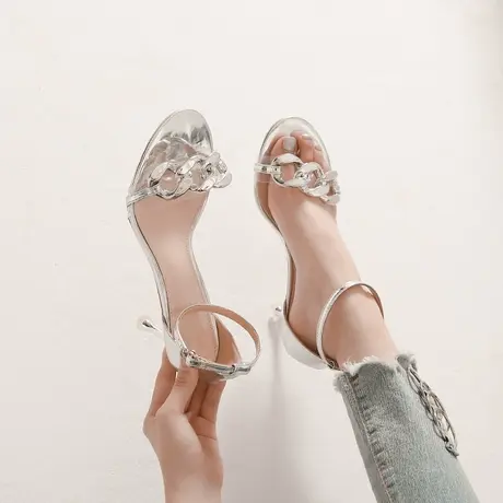 银色一字扣带露趾凉鞋女细跟2022年夏季新款时尚百搭仙女风高跟鞋图片