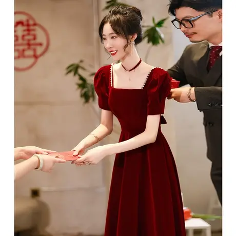 法式敬酒服新娘2023新款酒红色高级感小个子订婚礼服连衣裙女系带图片