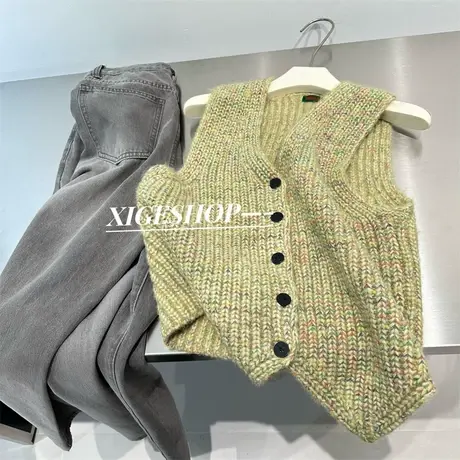 V领毛衣马甲女韩版时髦彩色纱线叠穿外搭设计感单排扣针织马夹春图片