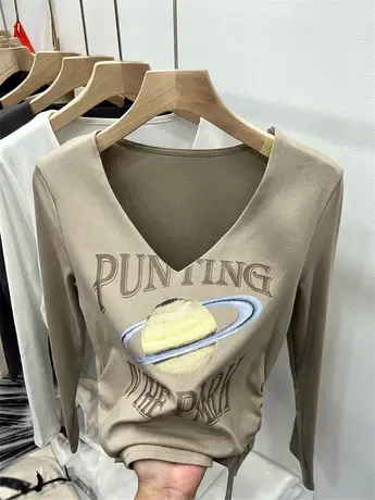 美式印花字母针织衫修身褶皱长袖女2023早秋新款上衣V领时髦体恤图片