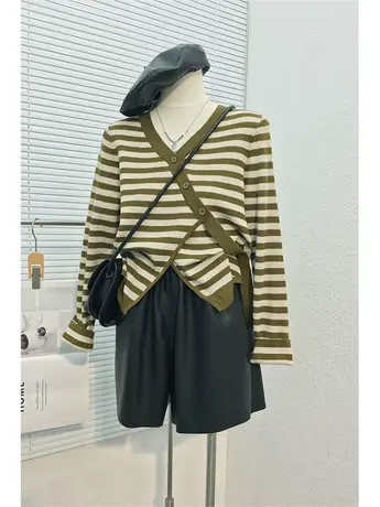 2022秋季新款设计感小众V领长袖斜扣撞色条纹针织衫套头上衣女潮商品大图