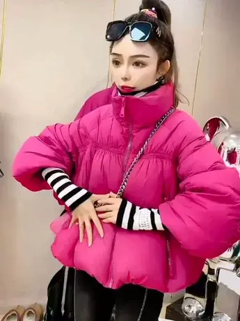 2023年冬季新款立领短款白鸭绒羽绒服女冬季斗篷抽皱厚外套女潮款图片