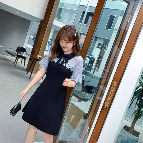 2023年夏装新款大码蕾丝拼接连衣裙胖mm显瘦A字娃娃领收腰遮肚子商品大图