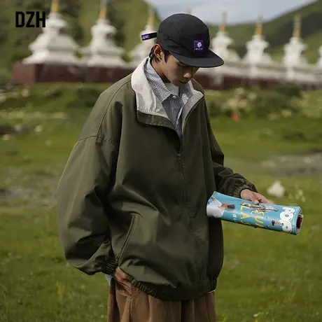 男士军绿色冲锋衣外套男秋季2023新款工装飞行员夹克川西旅游穿搭商品大图