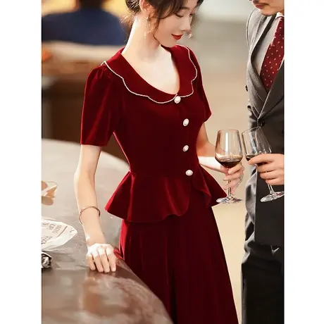 敬酒服新娘2024新款酒红色高级感订婚回门礼服连衣裙平时可穿丝绒图片