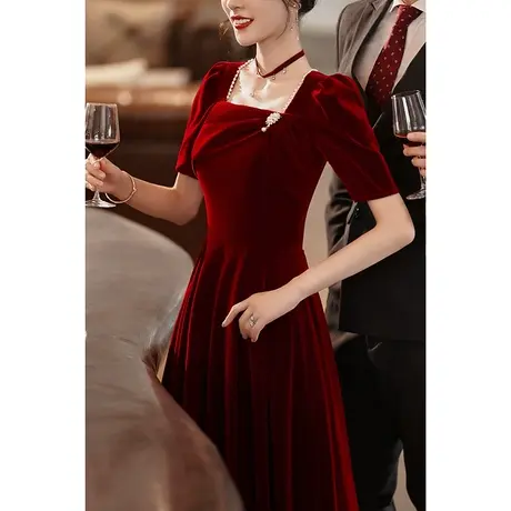 敬酒服新娘2024新款酒红色结婚回门订婚礼服连衣裙丝绒长款高级感图片