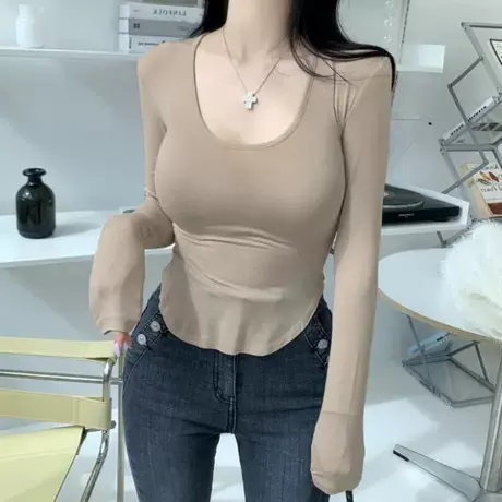 裸色米杏色打底上衣显胸大U领长袖t恤女内搭薄款微透性感弧形下摆图片