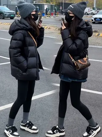 黑色羽绒服女短款2023冬季新款韩版白鸭绒小个子连帽面包服外套潮图片