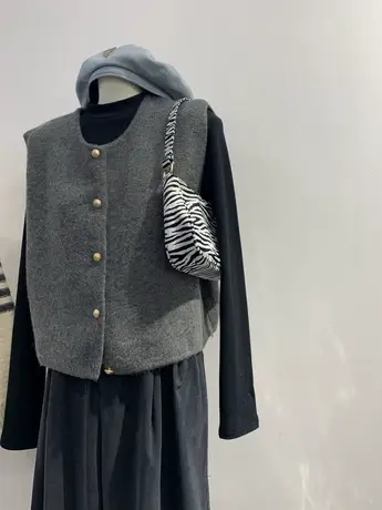 圆领单排扣针织马甲背心女秋冬新款韩版宽松百搭叠穿坎肩外穿上衣商品大图