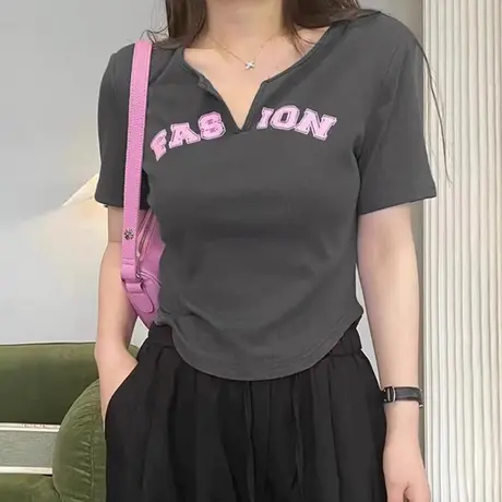 辣妹短款V领小衫T恤半袖女夏季百搭修身显瘦字母印花短袖上衣体恤商品大图