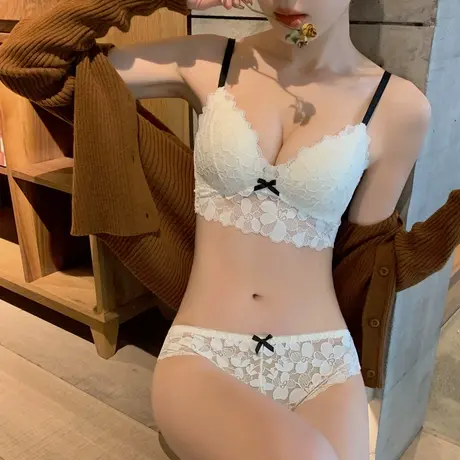少女内衣纯欲蕾丝胸罩薄款小胸聚拢防下垂收副乳2021新款文胸套装图片