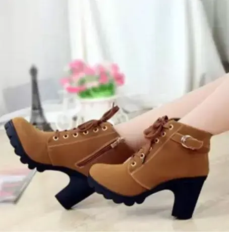 英伦风设计感圆头高跟马丁靴女2023年秋冬新款时尚前系带粗跟短靴图片