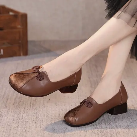 真皮软底妈妈鞋春秋2025新中式大码单鞋防滑中老年女鞋复古小皮鞋图片