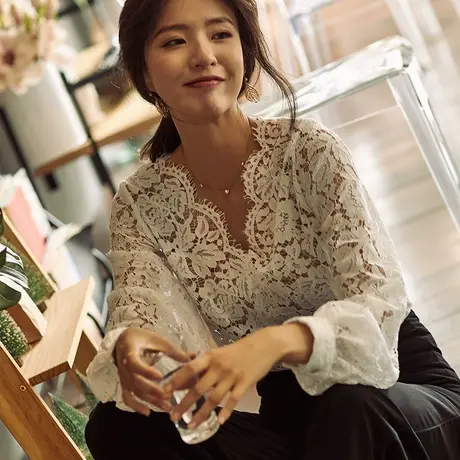 蕾丝上衣2023秋装新款V领镂空宽松灯笼袖蕾丝衫女装长袖打底衫女商品大图