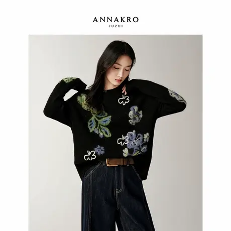 【草目】玖姿安娜蔻慵懒蜀葵提花圆领毛衫女装2025冬季新款图片
