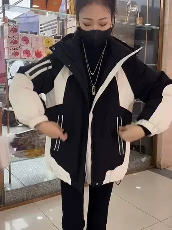 拼色短款羽绒服女2023新款户外冲锋衣撞色运动上衣防风登山外套潮图片