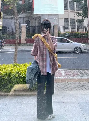 设计感小众格子短袖衬衫女2023年新款夏季宽松衬衣法式polo领上衣图片