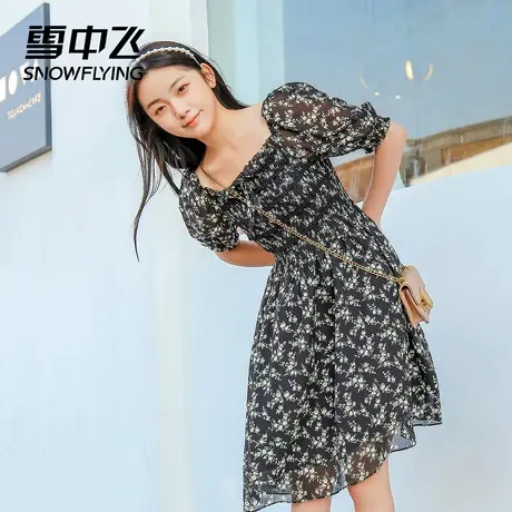 雪中飞春夏新款裙子淑女风法式碎花裙气质方领短袖收腰连衣裙图片